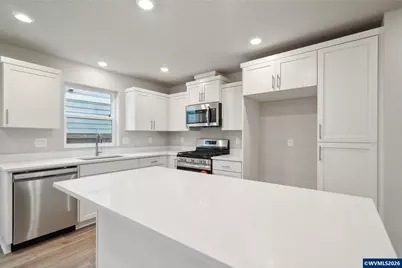 740 Merriott Ln, Woodburn, OR 97071 - Photo 7