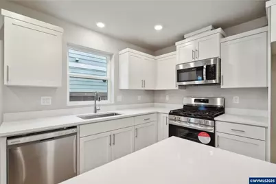 740 Merriott Ln, Woodburn, OR 97071 - Photo 9