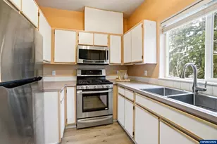 1544 Madelyn Ave SE, Salem, OR 97306 - Photo 9