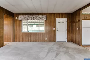 82274 River Dr, Creswell, OR 97426 - Photo 11