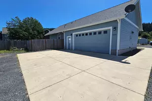 4581 Kalmia St, Sweet Home, OR 97386 - Photo 3