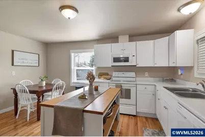 212 Picture St, Independence, OR 97351 - Photo 15