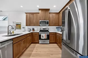 872 Laurel Pl, Silverton, OR 97381 - Photo 7