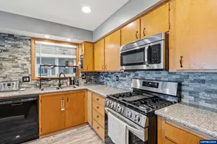 765 13th Av SE, Albany, OR 97322 - Photo 13