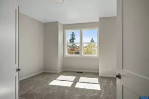 760 Emily Grace Ct SE, Salem, OR 97306 - Photo 9