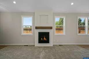 760 Emily Grace Ct SE, Salem, OR 97306 - Photo 13