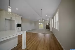 760 Emily Grace Ct SE, Salem, OR 97306 - Photo 23