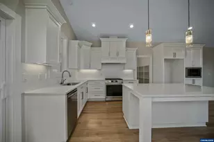 760 Emily Grace Ct SE, Salem, OR 97306 - Photo 19