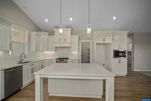 760 Emily Grace Ct SE, Salem, OR 97306 - Photo 15