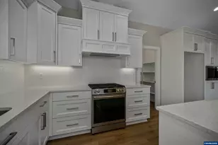 760 Emily Grace Ct SE, Salem, OR 97306 - Photo 21