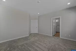 760 Emily Grace Ct SE, Salem, OR 97306 - Photo 31