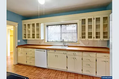 216 S James St, Silverton, OR 97381 - Photo 11
