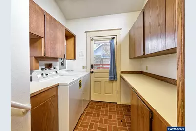 216 S James St, Silverton, OR 97381 - Photo 21