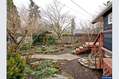 216 S James St, Silverton, OR 97381 - Photo 29