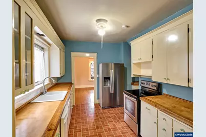 216 S James St, Silverton, OR 97381 - Photo 9
