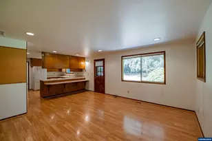 3576 Terrace Dr NW, Albany, OR 97321 - Photo 5