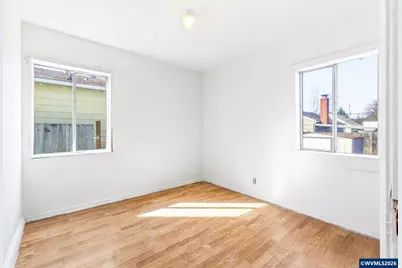 320 Juniper St, Sweet Home, OR 97386 - Photo 17