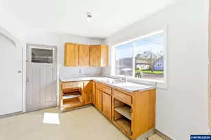 320 Juniper St, Sweet Home, OR 97386 - Photo 9