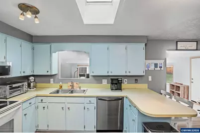 171 NW Douglas St, Dallas, OR 97338 - Photo 13