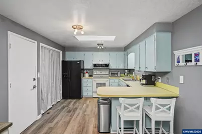 171 NW Douglas St, Dallas, OR 97338 - Photo 11