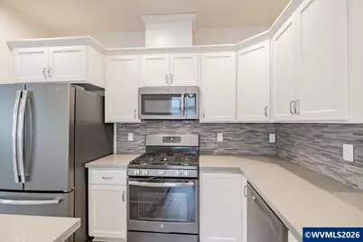 66 N 8th St, Lebanon, OR 97355 - Photo 5