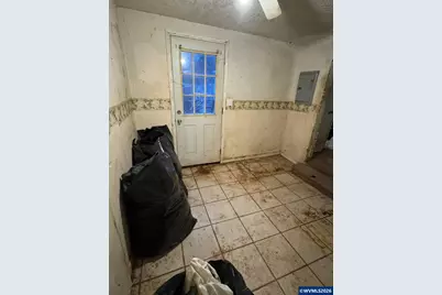 40121 Lacomb Dr, Lebanon, OR 97355 - Photo 5