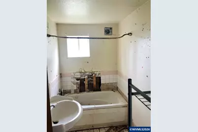 40121 Lacomb Dr, Lebanon, OR 97355 - Photo 7