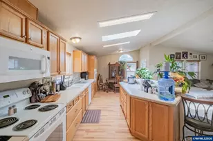 1606 11th Ave, Sweet Home, OR 97386 - Photo 3