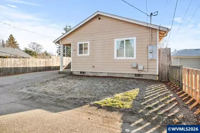 763 18th St NE, Salem, OR 97301 - Photo 3