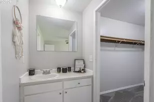 127 SW Poplar Ct, McMinnville, OR 97128 - Photo 25