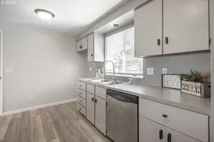 127 SW Poplar Ct, McMinnville, OR 97128 - Photo 5