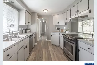 127 SW Poplar Ct, McMinnville, OR 97128 - Photo 9