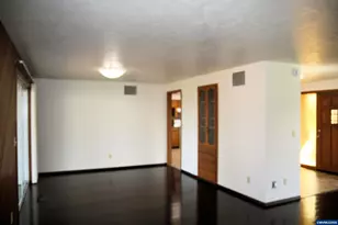 500 Hausman Ave, Brownsville, OR 97327 - Photo 5