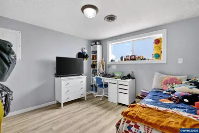 4274 5th St, Hubbard, OR 97032 - Photo 15