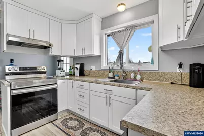 4274 5th St, Hubbard, OR 97032 - Photo 9