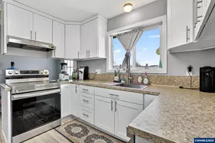 4274 5th St, Hubbard, OR 97032 - Photo 9