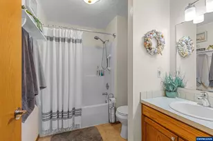 2102 78th Dr SE, Salem, OR 97317 - Photo 7