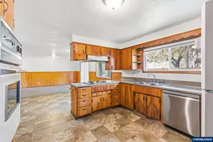 4389 Lancaster Dr NE, Salem, OR 97305 - Photo 17