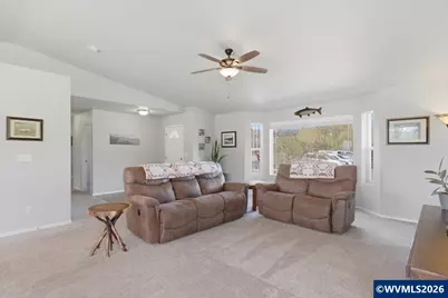 978 Meadows Ln, Jefferson, OR 97352 - Photo 7