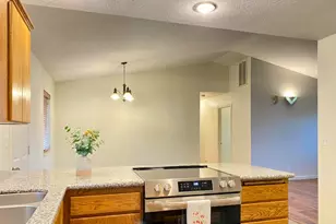 515 Angelee Ct, Lebanon, OR 97355 - Photo 3