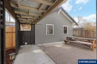 1098 E St NE, Salem, OR 97301 - Photo 37