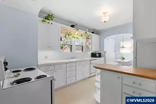 1098 E St NE, Salem, OR 97301 - Photo 17