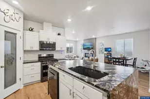 438 Greencrest St NE, Salem, OR 97301 - Photo 13