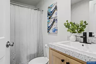 217 SE Juniper St, Mill City, OR 97360 - Photo 7