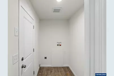 217 SE Juniper St, Mill City, OR 97360 - Photo 13