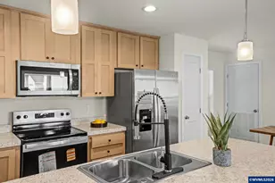 217 SE Juniper St, Mill City, OR 97360 - Photo 5