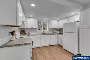 982 Queen Ct NE, Salem, OR 97301 - Photo 11