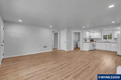 982 Queen Ct NE, Salem, OR 97301 - Photo 9