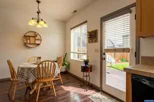 2371 Laura Vista Dr NW, Albany, OR 97321 - Photo 9