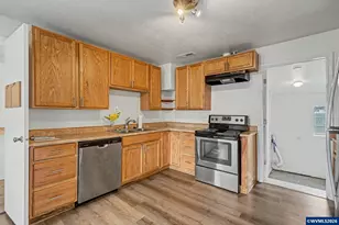 407 Jersey St, Silverton, OR 97381 - Photo 13